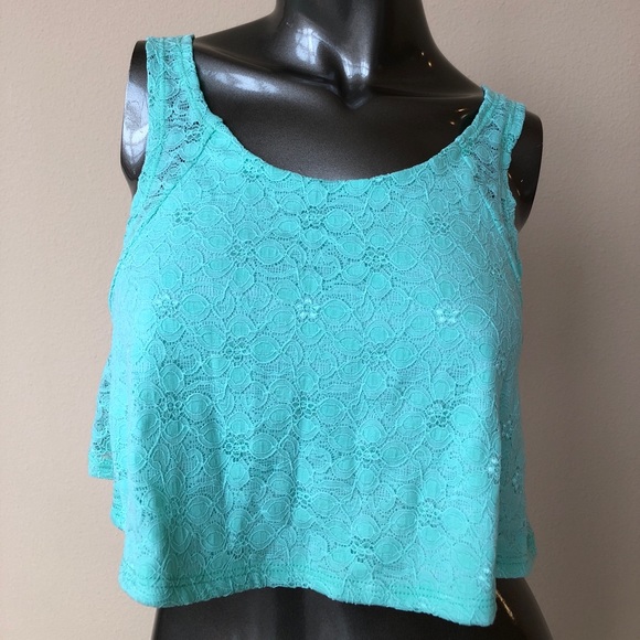 Sassy lace and bow crop top 💫 - Picture 2 of 5